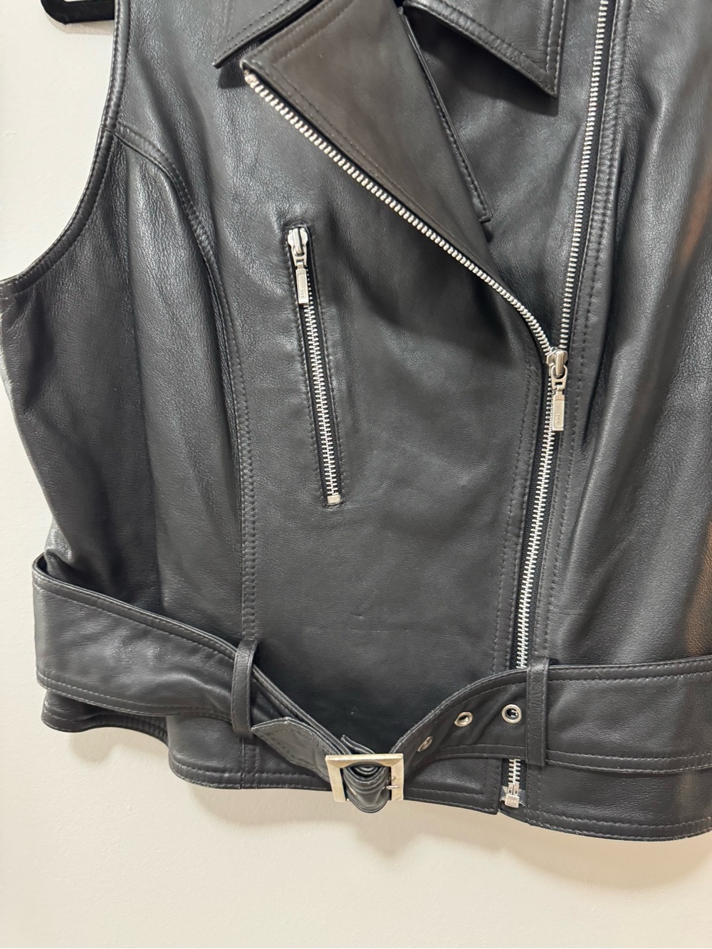 100% Genuine Leather Motorcycle Vest - Picture 7 of 9